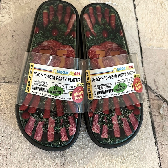 Meow Wolf Omega Mart Party Platter Slides Unisex Ready to Wear Slipper Sz 9.5 - Picture 4 of 13